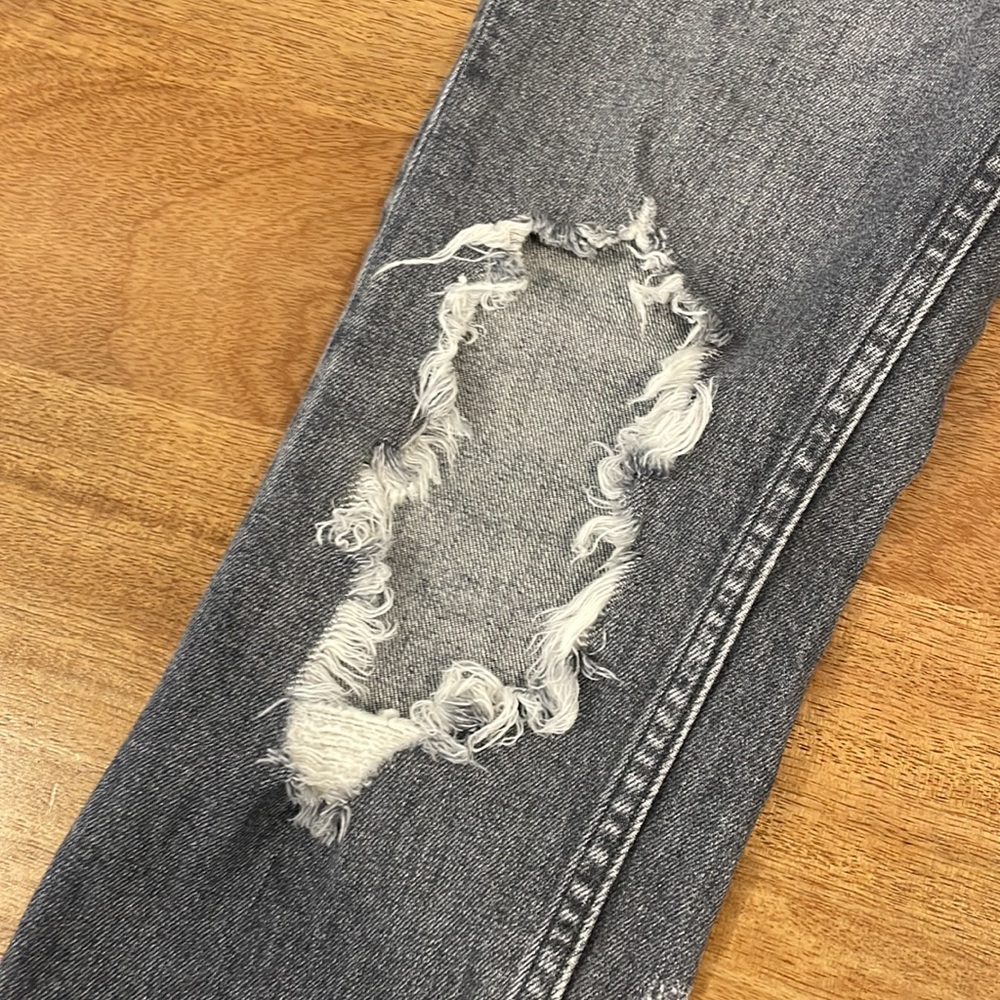 Zara Ripped Jeans 👖 🤍 - Picture 7 of 12